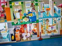 LEGO Friends - Apartamente si magazine in orasul Heartlake (42670)