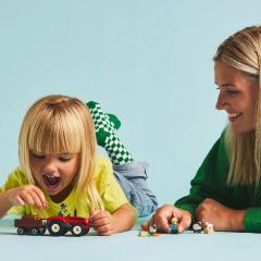 LEGO City - Tractor de ferma rosu cu remorca si oi (60461)