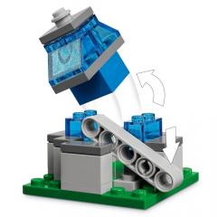 LEGO Minecraft - Atacul baloanelor Ghast asupra satului (21273)