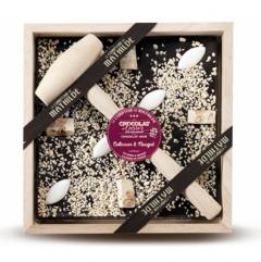 Ciocolata in cutie de lemn Comptoir de Mathilde neagra cu nuga si calissons