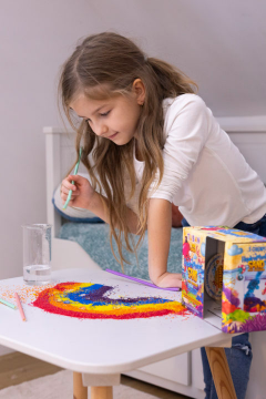 Set creativ - Nisip hidrofob 5 culori si recipient pentru apa