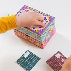 Set creativ DIY - Decoreaza propria cutie de bijuterii cu unicorni