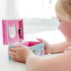 Cutie muzicala pentru bijuterii -  Figurina Gabby Dollhouse si oglinda