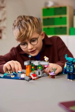 LEGO Minecraft - The Warden Encounter (21274)