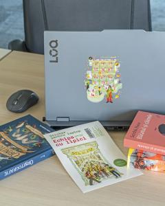 Sticker laptop - Carturesti Carusel - Scara