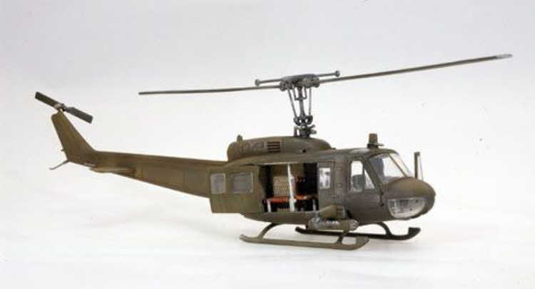 Italeri – I849 – Maquette Hélicoptère UH-1D Slick – échelle 1/48 – Pour Modélistes Avertis
