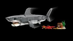 LEGO Creator - Rechin feroce cu un cufar de comori (31381)