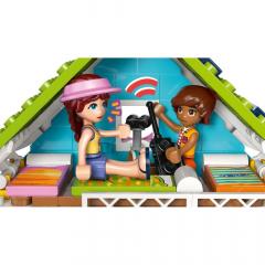 LEGO Friends - Casa pe plaja cu foci (42699)