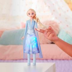 Disney Frozen II - Papusa Elsa cu rochita luminoasa