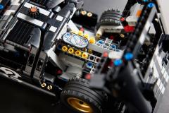 LEGO Technic - 1966 Ford GT40 MKII Race Car (42223)