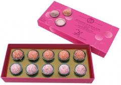 Cutie cu bomboane de ciocolata roz - Boules