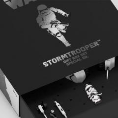 Cutie cadou - cablu Micro USB, casti, incarcator auto și unitate flash USB de 16 GB - Star Wars Stormtrooper