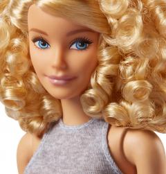 Papusa - Barbie Fashionistas cu parul blond si maieu gri