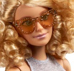 Papusa - Barbie Fashionistas cu parul blond si maieu gri