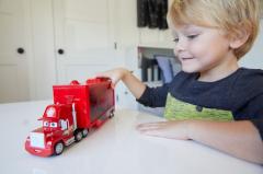 Set masinute - Disney Cars Mack Transporter
