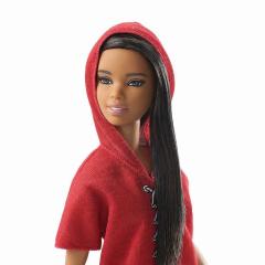 Papusa - Barbie Bruneta cu rochie tip hanorac rosie