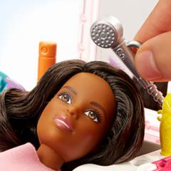 Set papusi - Barbie Salon de infrumusetare cu papusa bruneta