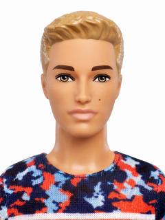 Papusa baiat - Barbie Fashionistas cu pantaloni scurti albastri