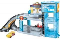 Set jucarii - Disney Cars Florida 500 Racing Garage