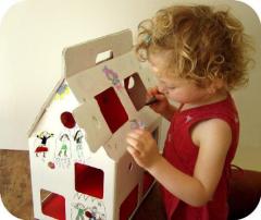 Casuta alba din carton