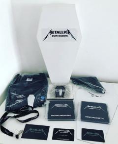 Death Magnetic (Coffin Box with XL T-Shirt)