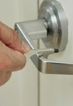 Breloc multifunctional - Touchless Multi-Tool